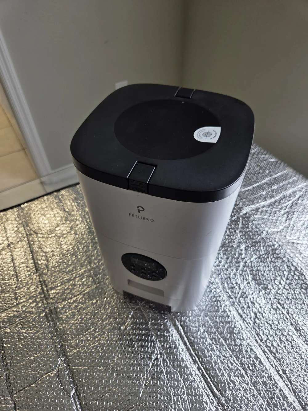 PetLibro Automatic Cat Feeder - White and Black